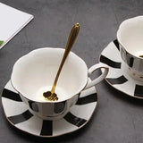 Théière en Porcelaine Blanche <br> à Pois ou Rayures 850ml