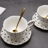 Théière en Porcelaine Blanche <br> à Pois ou Rayures 850ml