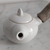 Théière en Porcelaine Blanche <br> Anse Bois 140-160ml