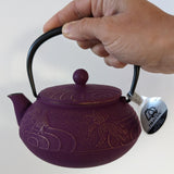 Théière en Fonte Japonaise Violette <br> Iwachu Kingyo 600ml
