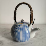 Théière en Porcelaine Blanche et Bleue