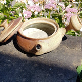 théière artisanale avec filtre intégré