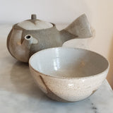 Théière en céramique et tasse