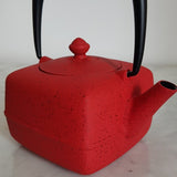 théière en fonte rouge made in japan