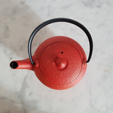 Théière en Fonte Japonaise Rouge <br> Wazuqu Mayu 550ml