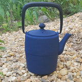 théière en fonte émaillée bleue
