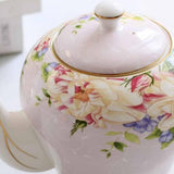 théière en porcelaine motif fleurs