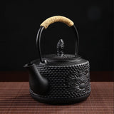 théière en fonte noire