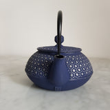 Théière Bleue en Fonte <br> Iwachu Kikko 650 ou 900ml