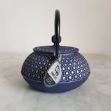Théière Bleue en Fonte <br> Iwachu Kikko 650 ou 900ml