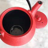 Théière en fonte émaillée rouge