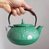 Théière en Fonte Verte <br> Iwachu Mari Asobi 650ml