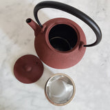 Théière en Fonte Japonaise Rouge <br> Wazuqu Hikime 950ml