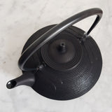 Théière Plate en Fonte