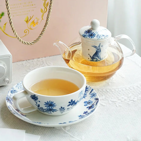 théière solitaire verre et tasse porcelaine