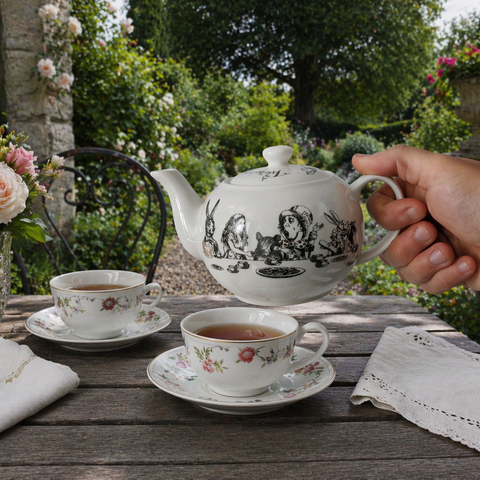 Théière Dormouse Alice au pays des merveilles Très bon état Verres Théière Dormouse Alice au pays des merveilles Très bon état Verres
