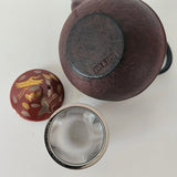 Théière en Fonte Japonaise Rouge <br> Oitomi Akamaki Kingin Tsuru 500ml