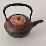 Théière en Fonte Japonaise Rouge <br> Oitomi Akamaki Kingin Tsuru 500ml