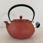Théière Rouge en Fonte <br> Iwachu Kingyo 1.2L