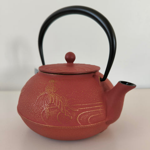 Théière Rouge en Fonte <br> Iwachu Kingyo 1.2L